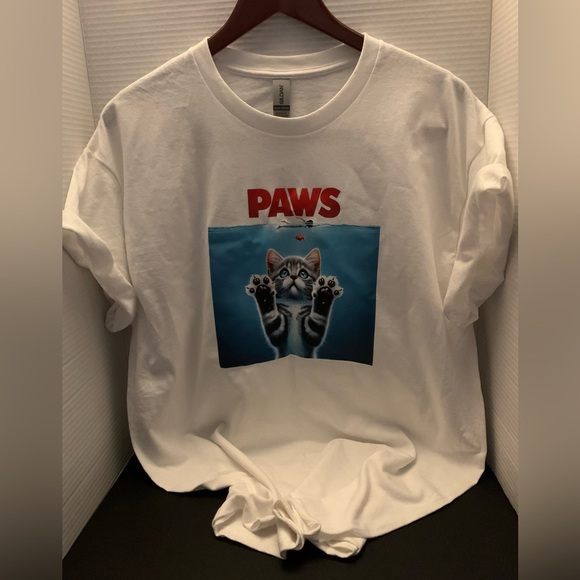 Everyone loves a tee shirt Paws on the Loose - Picture 2 of 3